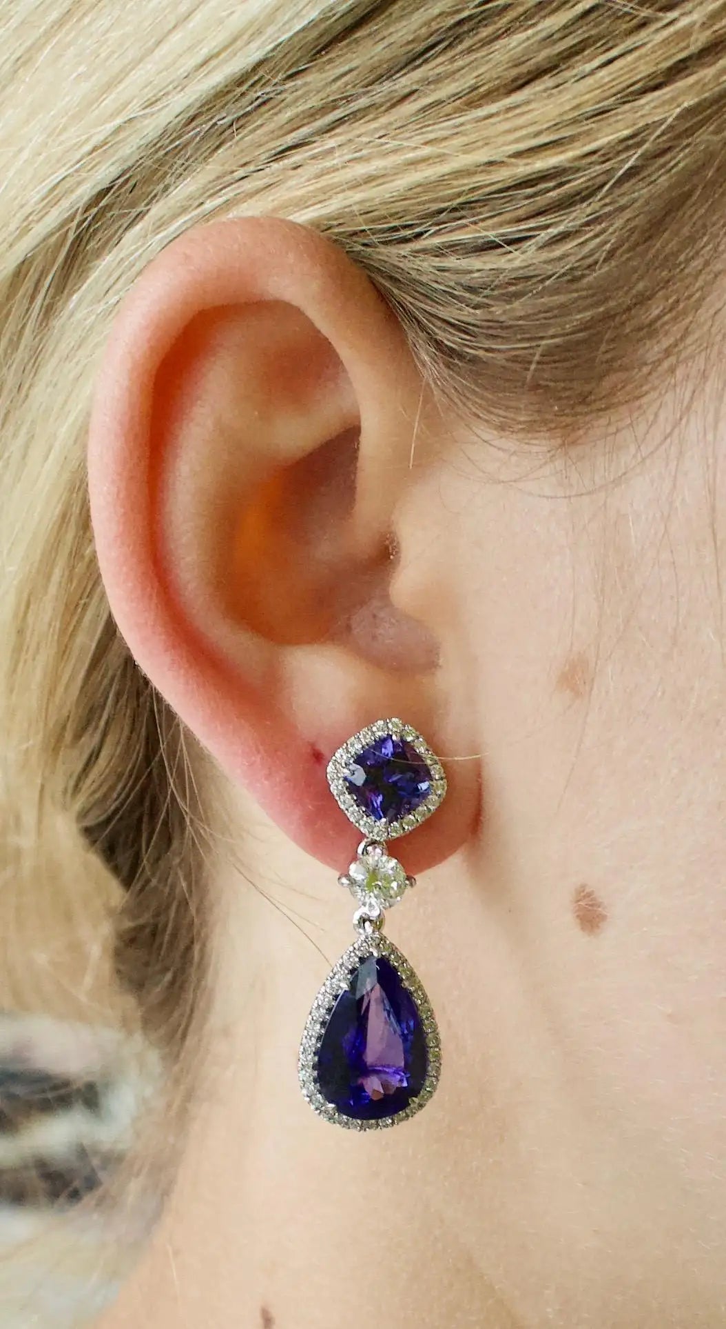 Gorgeous Tanzanite and Diamond Dangling Earrings in 18k