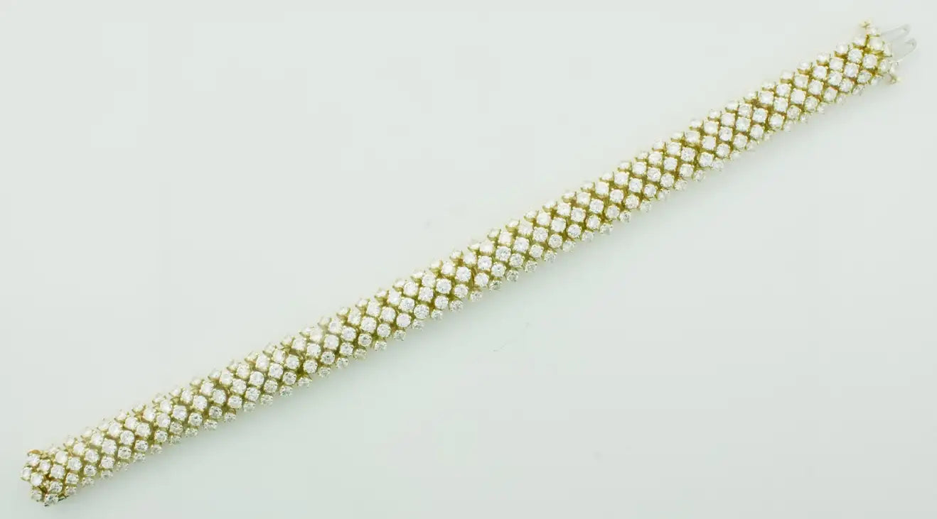 Classy Diamond Bracelet in 18k Yellow Gold