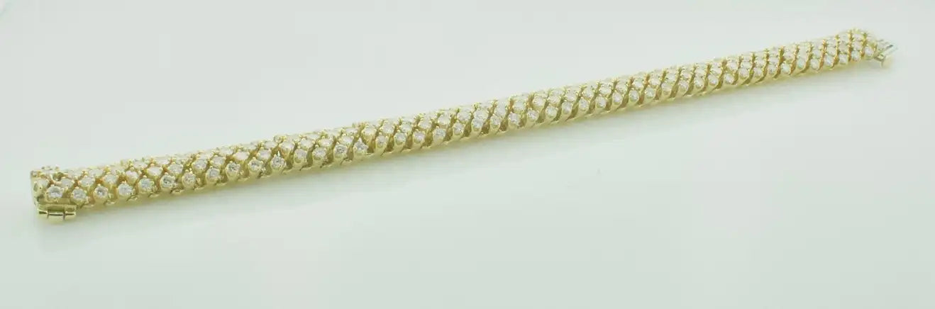 Classy Diamond Bracelet in 18k Yellow Gold