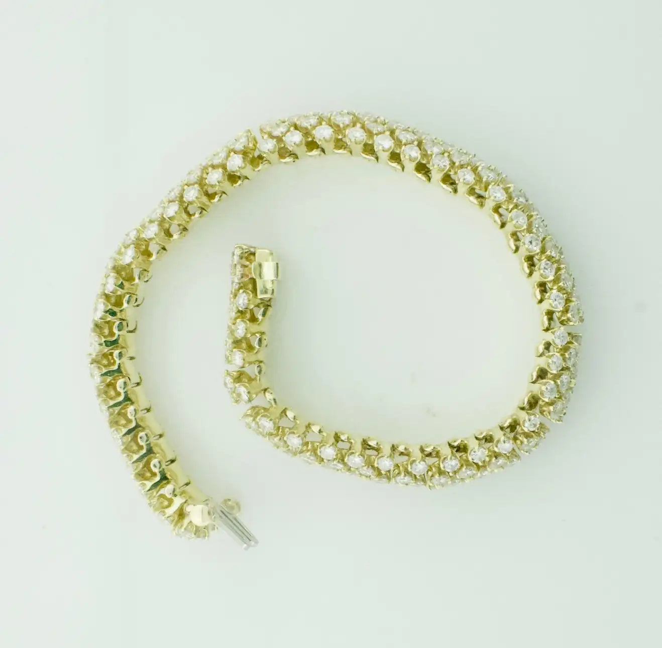 Classy Diamond Bracelet in 18k Yellow Gold