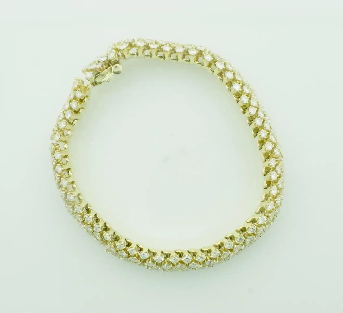 Classy Diamond Bracelet in 18k Yellow Gold