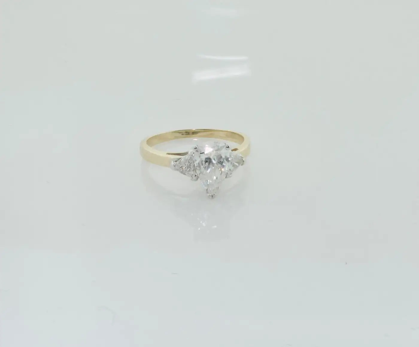 Pear Shape Diamond Engagement Ring 1.23 Carats GIA GVS2 in 18k Gold