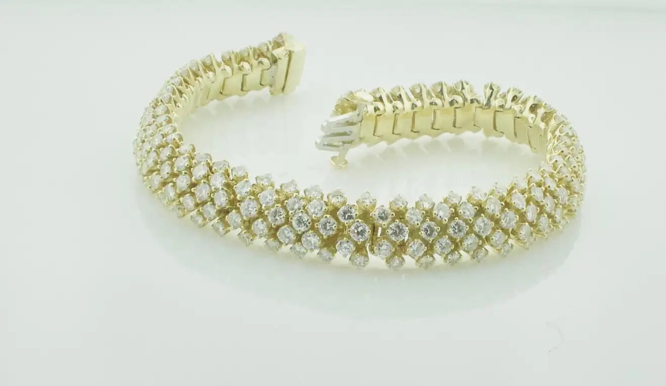Classy Diamond Bracelet in 18k Yellow Gold