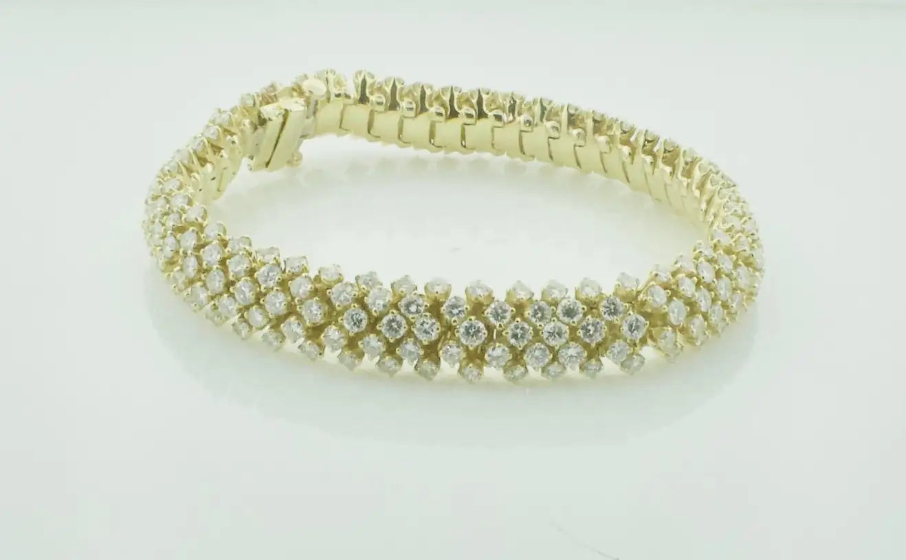 Classy Diamond Bracelet in 18k Yellow Gold