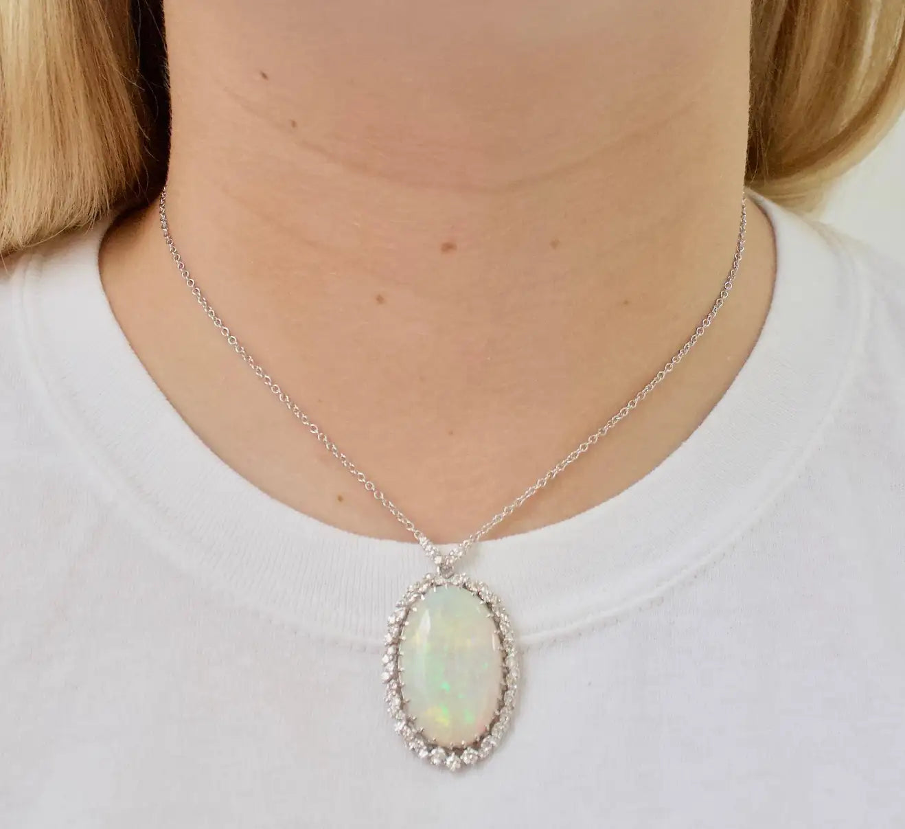 Opal and Diamond Vintage Necklace in 18k Gold Circa 1960's