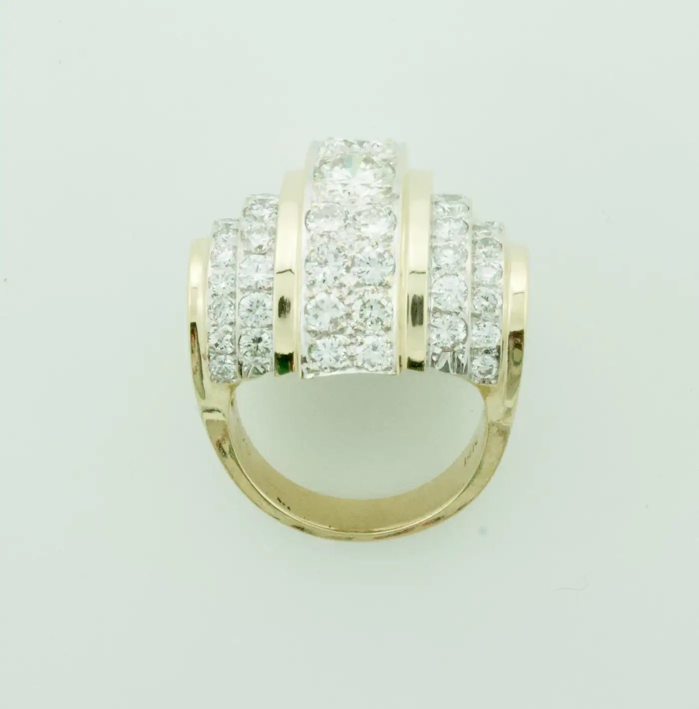 Big Diamond Diamond Ring in Yellow Gold circa 1960's 3.40 Cts